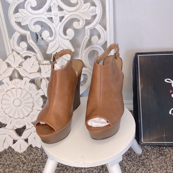 Qupid Leatherette Peep Toe Ankle Strap Wedge Booties BRAND NEW IN BOX! - Picture 6 of 14